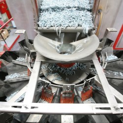 Multihead weigher ideal for weighing and counting hardware